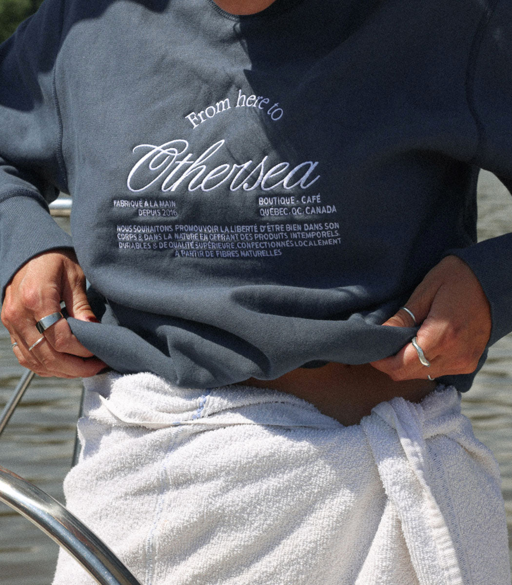 Crewneck brodé | «FROM HERE TO OTHERSEA» - BLEU MARIN