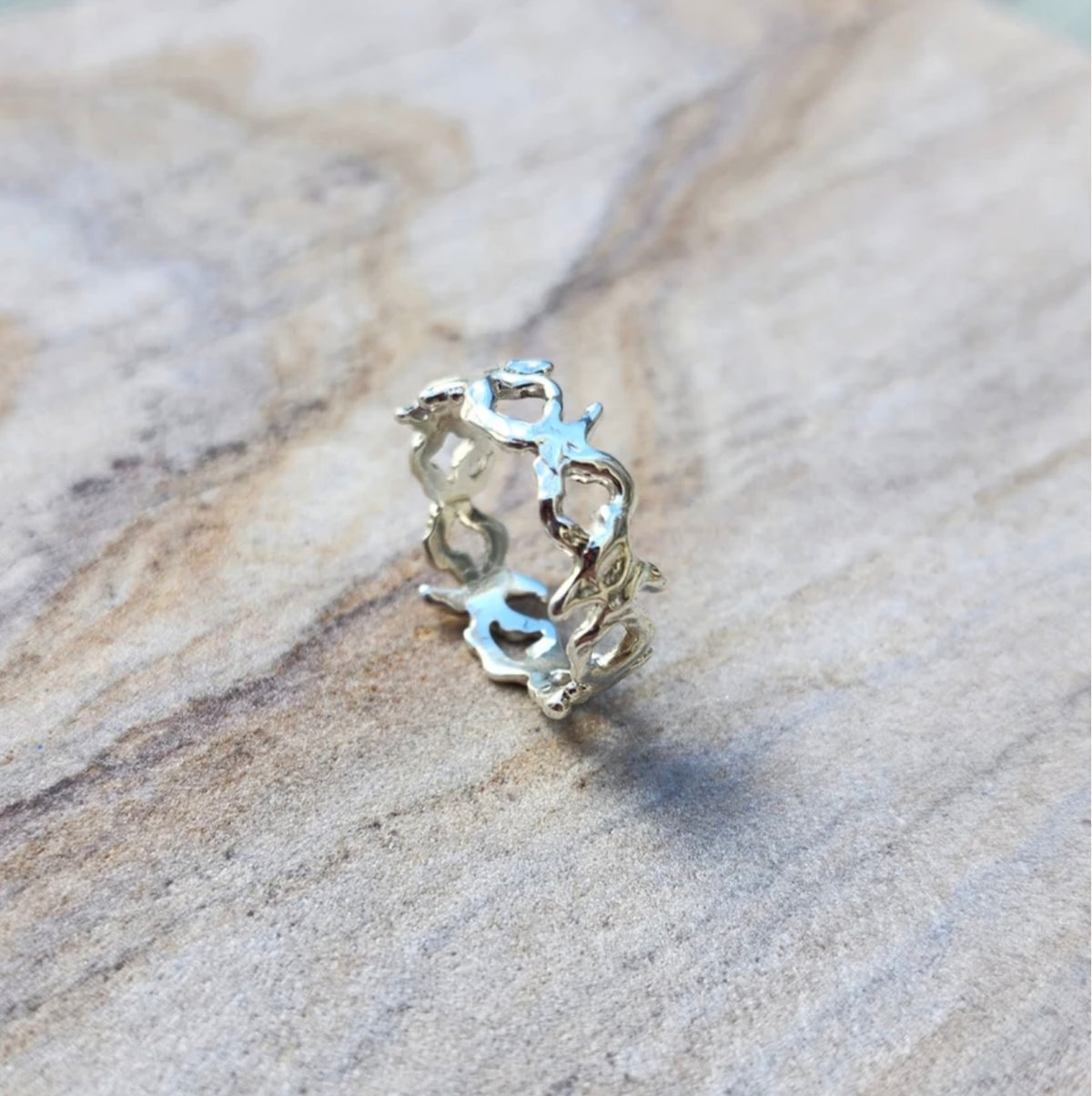 Bague étoiles qui se tiennent la main