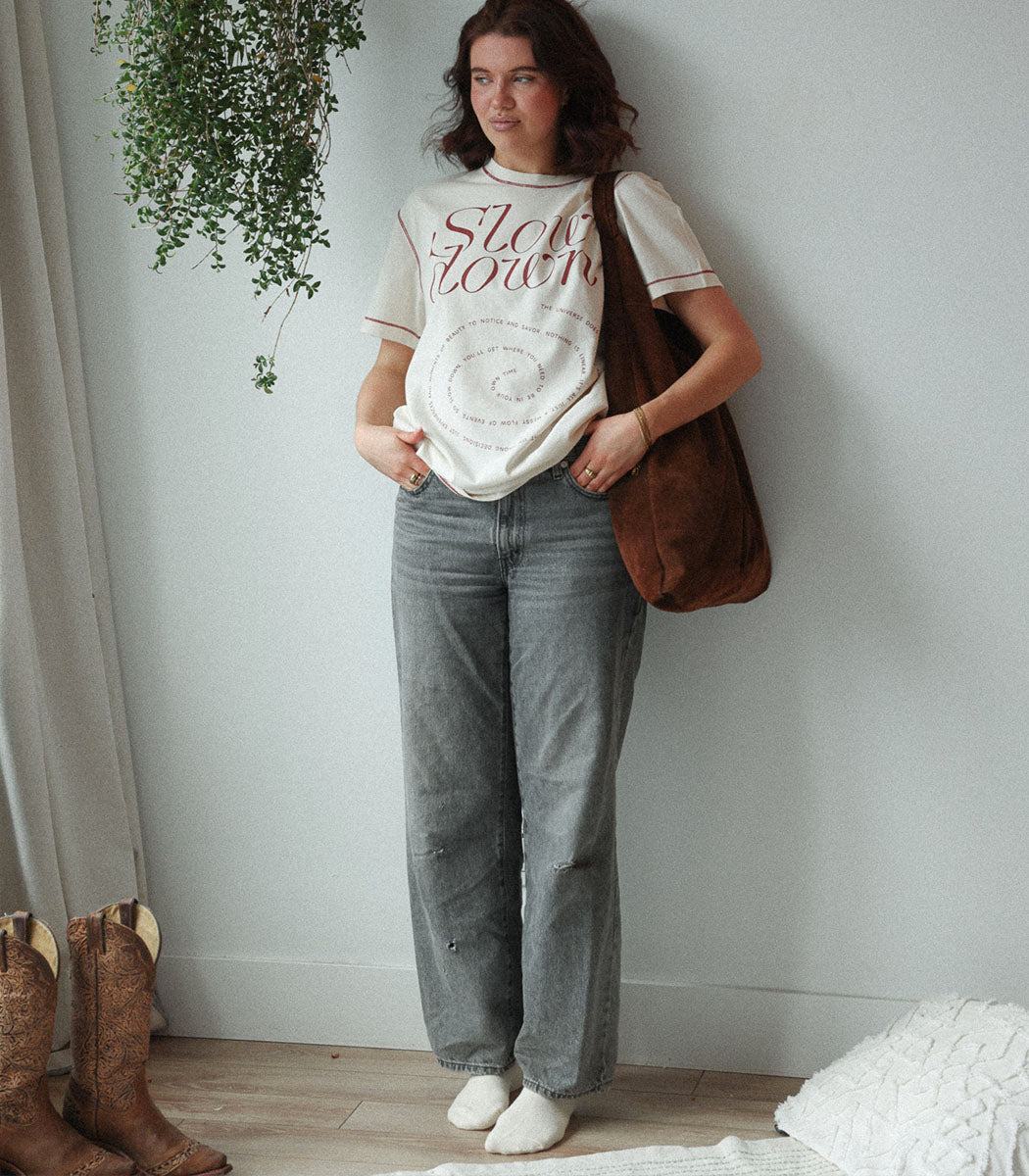 Printed tshirt | “SLOW DOWN” – CREAM/CHERRY