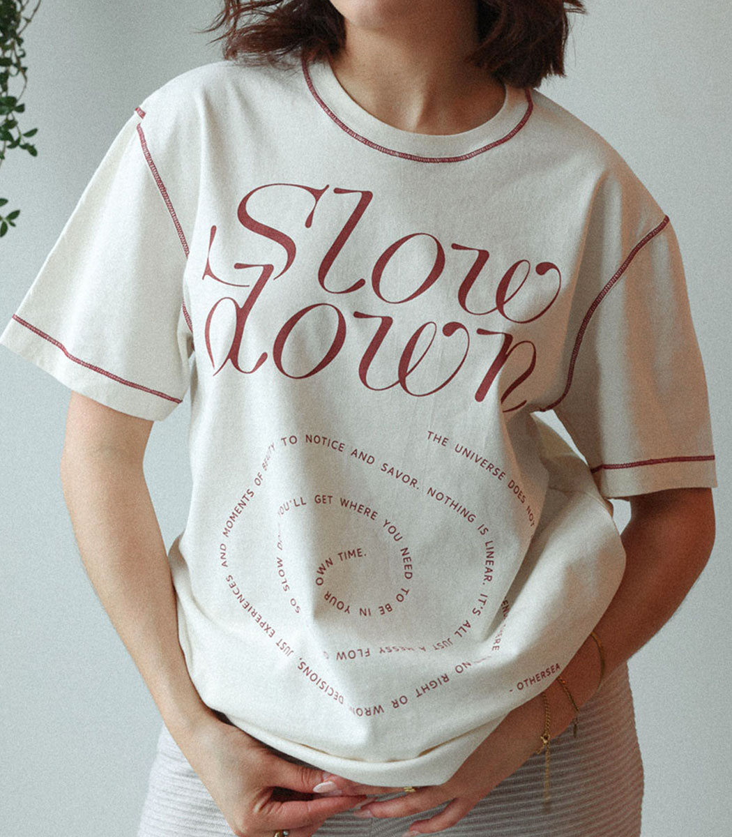 Printed tshirt | “SLOW DOWN” – CREAM/CHERRY